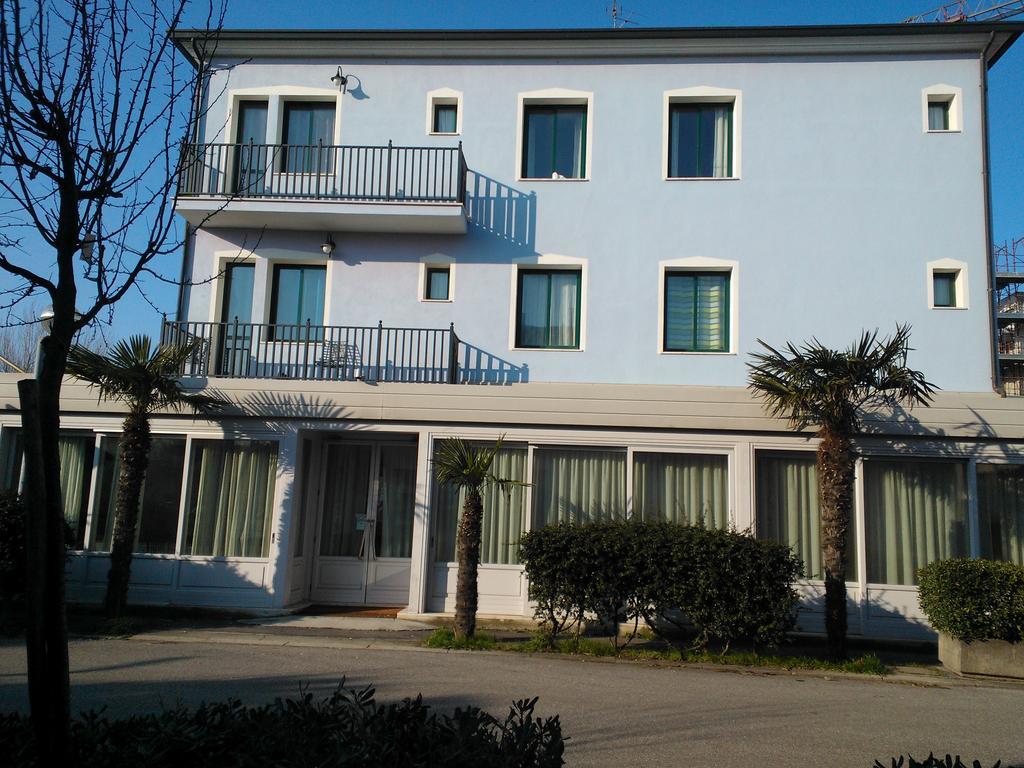 Hotel Oasis Marina di Ravenna Exterior foto